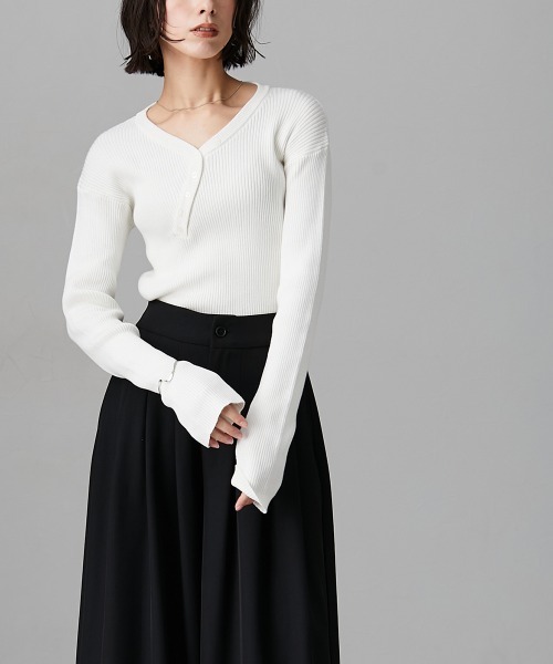 Soiunique（スワユニーク）の「斜めボタンデザインVネックリブニット ［Soiunique］（ニット/セーター・レディース・グリーン/ブラック/オフホワイト/杢グレー・M/L/LL）」の6枚目の写真