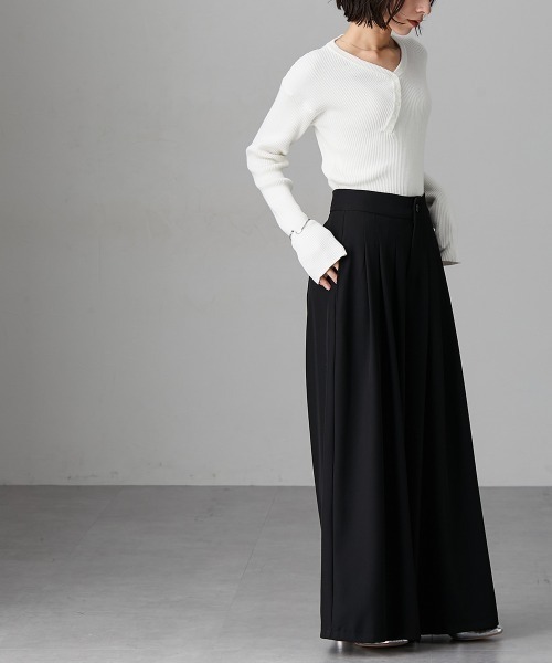 Soiunique（スワユニーク）の「斜めボタンデザインVネックリブニット ［Soiunique］（ニット/セーター・レディース・グリーン/ブラック/オフホワイト/杢グレー・M/L/LL）」の5枚目の写真