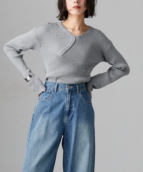 Soiunique（スワユニーク）の「斜めボタンデザインVネックリブニット ［Soiunique］（ニット/セーター・レディース・グリーン/ブラック/オフホワイト/杢グレー・M/L/LL）」の17枚目の写真