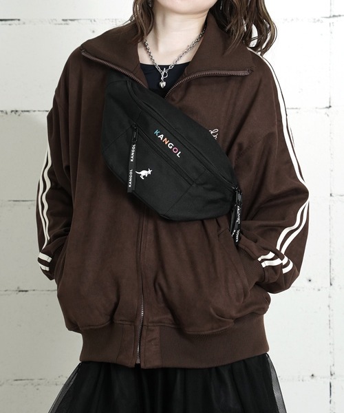 KANGOL（カンゴール）の「"06"≪KANGOL≫ブランドロゴマーク ウエストバッグ（ボディバッグ/ウエストポーチ・メンズ・ブラック×ホワイト/ブラック・ONE SIZE）」の4枚目の写真