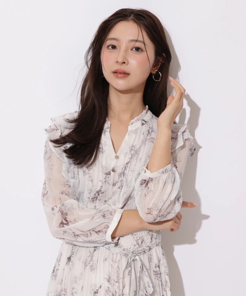 Apuweiser-riche（アプワイザーリッシェ）の「ラインフラワープリーツワンピース（ワンピース・レディース・ライトイエロー/ピンクベージュ/ライトブルー・2/1/0）」の3枚目の写真