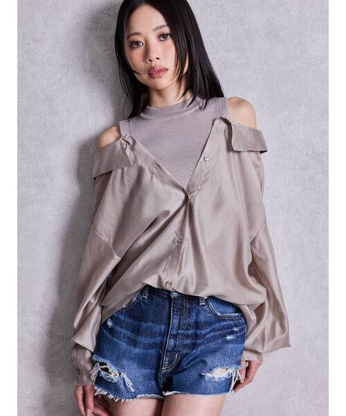 GYDA（ジェイダ）の「3WAYショルダーOPENシアードッキングシャツ（シャツ/ブラウス・レディース・その他1/ベージュ/オフホワイト・FREE）」の2枚目の写真