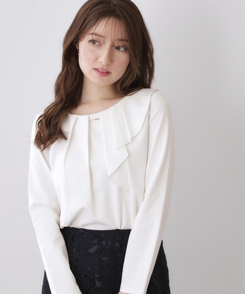 index(インデックス)の「アシメタックフリルバートップス【洗濯機OK】(Tシャツ/カットソー・レディース・ネイビー/サンドベージュ/オフホワイト・40/38/36)」の1枚目の写真