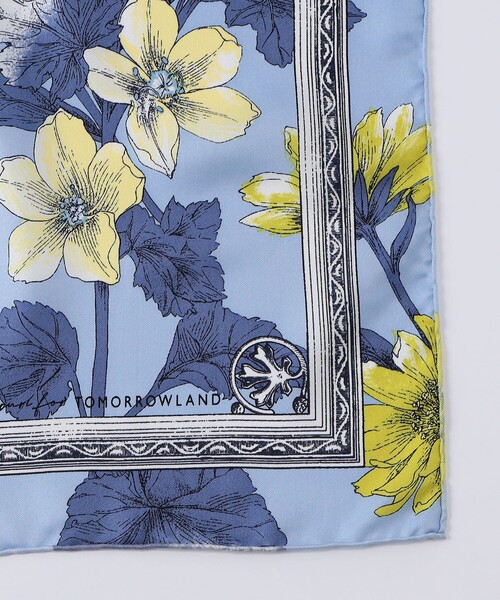 manipuri（マニプリ）の「manipuri FLOWER シルクスカーフ（バンダナ/スカーフ・レディース・ライトベージュ/ライトブルー・FREE）」の5枚目の写真