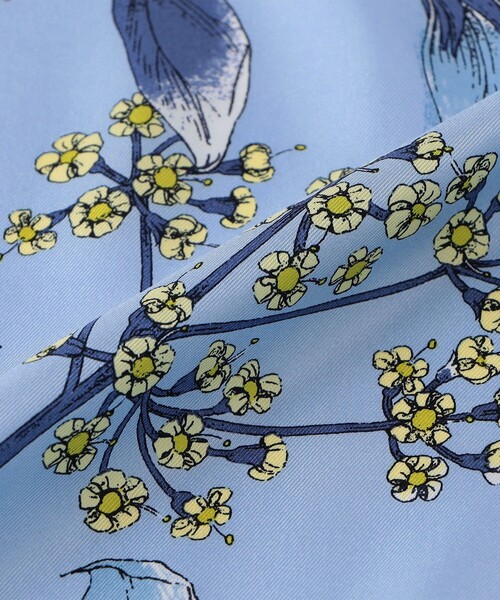 manipuri（マニプリ）の「manipuri FLOWER シルクスカーフ（バンダナ/スカーフ・レディース・ライトベージュ/ライトブルー・FREE）」の6枚目の写真