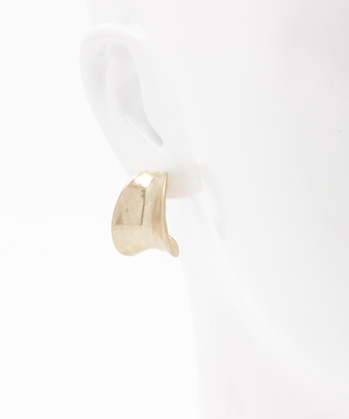 PAPILLONNER(パピヨネ)の「【2016 Spring & Summer】 ラウンドリーフピアス(ピアス(両耳用)・レディース・ゴールド/シルバー・FREE)」の5枚目の写真