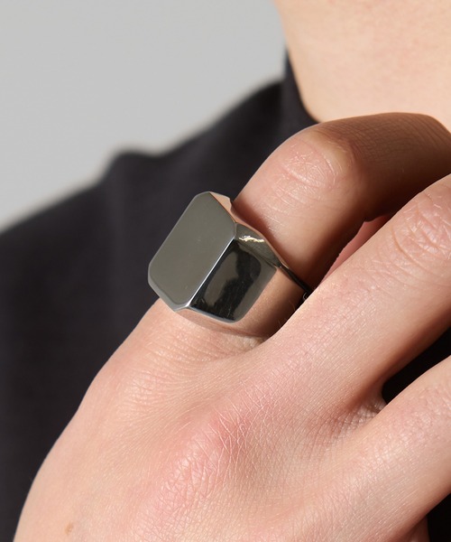 MAGASIN DE MODE Brew(マガジンデモードブリュー)の「【MAGASIN DE MODE Brew】Bold Square Ring -STENLESS STEEL- ステンレス(リング・メンズ・シルバー・ 19/22/24)」の2枚目の写真