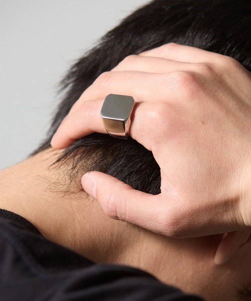 MAGASIN DE MODE Brew(マガジンデモードブリュー)の「【MAGASIN DE MODE Brew】Bold Square Ring -STENLESS STEEL- ステンレス(リング・メンズ・シルバー・ 19/22/24)」の4枚目の写真