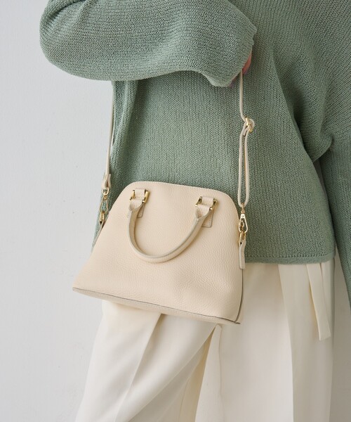 AULENTTI(オウレンティ)の「【AULENTTI/オウレンティ】レザー2wayハンドバッグ/ショルダーバッグ(ショルダーバッグ・レディース・ブラック/クリーム・フリー)」の3枚目の写真