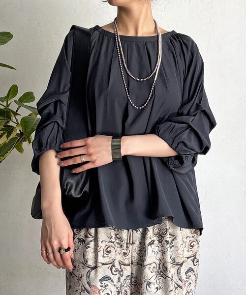 un dix cors(アンディコール)の「ボリュームスリーブブラウス(シャツ/ブラウス・レディース・オフホワイト/チャコールグレー/イエロー・FREE)」の2枚目の写真