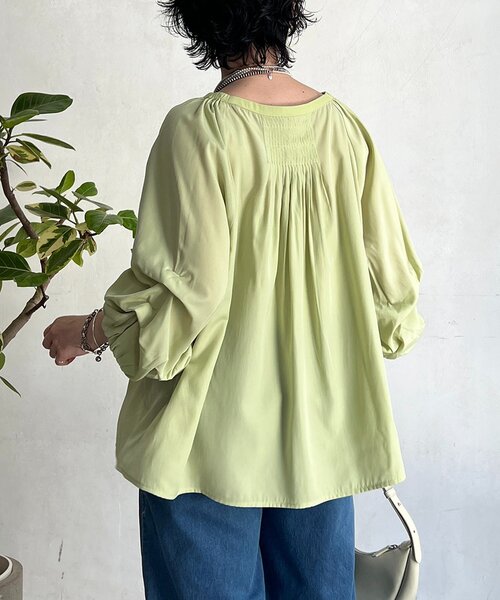 un dix cors(アンディコール)の「ボリュームスリーブブラウス(シャツ/ブラウス・レディース・オフホワイト/チャコールグレー/イエロー・FREE)」の3枚目の写真