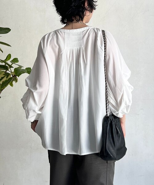 un dix cors(アンディコール)の「ボリュームスリーブブラウス(シャツ/ブラウス・レディース・オフホワイト/チャコールグレー/イエロー・FREE)」の22枚目の写真