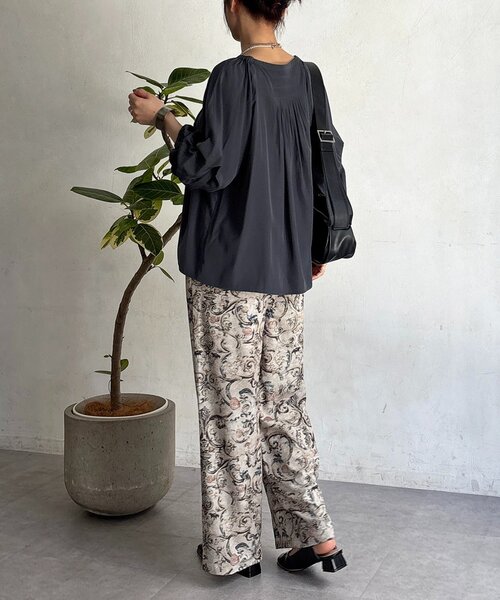 un dix cors(アンディコール)の「ボリュームスリーブブラウス(シャツ/ブラウス・レディース・オフホワイト/チャコールグレー/イエロー・FREE)」の8枚目の写真