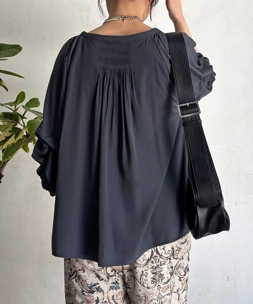 un dix cors(アンディコール)の「ボリュームスリーブブラウス(シャツ/ブラウス・レディース・オフホワイト/チャコールグレー/イエロー・FREE)」の11枚目の写真