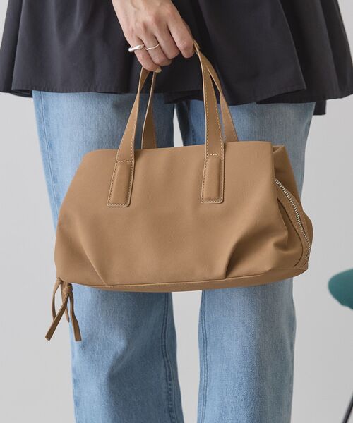 AMERICAN HOLIC（アメリカンホリック）の「パーテーション2WAYボストンバッグ（ショルダーバッグ・レディース・シルバー/ベージュ/ブラック・FREE）」の7枚目の写真