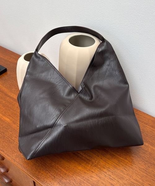 kutir(クティール)の「kutirlune/合成皮革バッグ(ハンドバッグ・レディース・ブラック/ダークブラウン・FREE)」の4枚目の写真