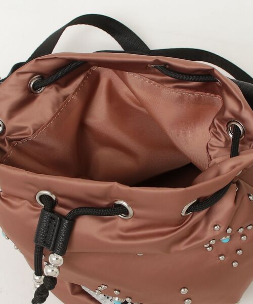 OUTDOOR PRODUCTS（アウトドアプロダクツ）の「(OUTDOOR PRODUCTS)STUDS DRAWSTRING BAG（ショルダーバッグ・レディース・ブラウン/ブラック・ONE SIZE）」の11枚目の写真