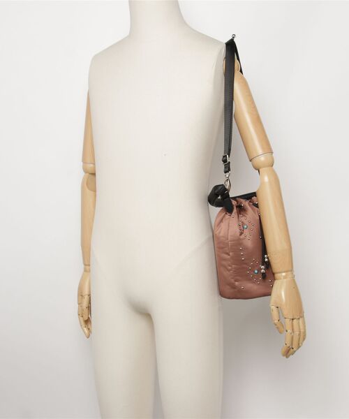 OUTDOOR PRODUCTS（アウトドアプロダクツ）の「(OUTDOOR PRODUCTS)STUDS DRAWSTRING BAG（ショルダーバッグ・レディース・ブラウン/ブラック・ONE SIZE）」の12枚目の写真