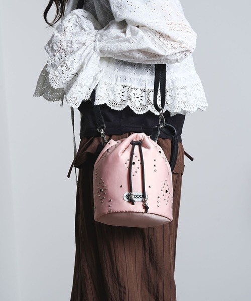 OUTDOOR PRODUCTS（アウトドアプロダクツ）の「(OUTDOOR PRODUCTS)STUDS DRAWSTRING BAG（ショルダーバッグ・レディース・ブラウン/ブラック/ピンク・ONE SIZE）」の14枚目の写真