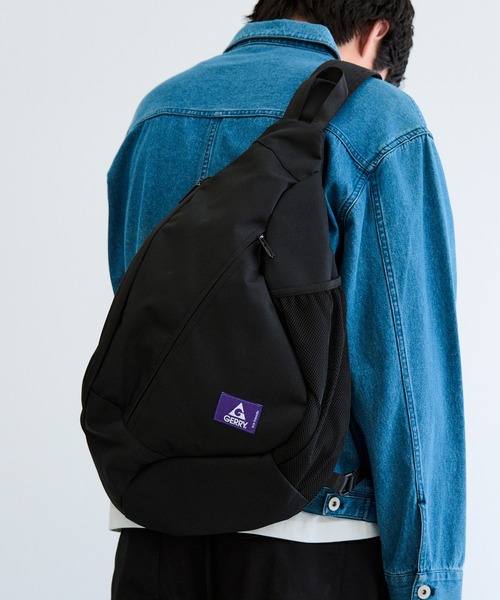 GERRY(ジェリー)の「【GERRY】スリングバッグ A4収納/500mlペットボトルポケット/10インチタブレット収納/撥水コーティング R2338 YMY(ボディバッグ/ウエストポーチ・メンズ・ブラック・FREE)」の1枚目の写真