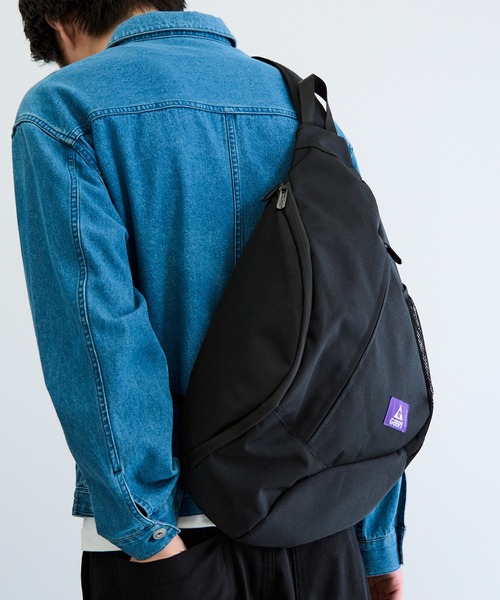 GERRY(ジェリー)の「【GERRY】スリングバッグ A4収納/500mlペットボトルポケット/10インチタブレット収納/撥水コーティング R2338 YMY(ボディバッグ/ウエストポーチ・メンズ・ブラック・FREE)」の4枚目の写真