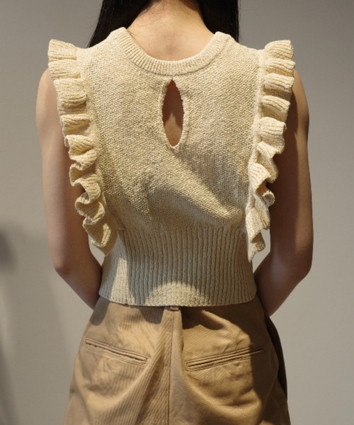 CLANE(クラネ)の「CLANE FRILL SLEEVE KNIT TOPS(ニット/セーター・レディース・ブラック/ローズ/オフホワイト・1/2)」の4枚目の写真