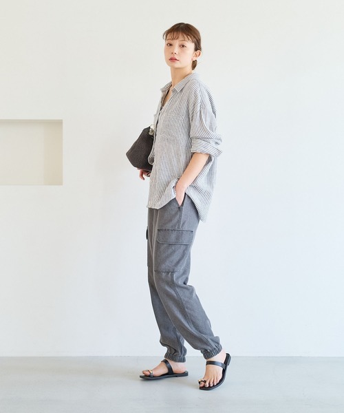 BAYFLOW（ベイフロー）の「[接触冷感付き]ライトオンスデニムカーゴパンツ（カーゴパンツ・レディース・ブラック/ブルー・SMALL/MEDIUM）」の4枚目の写真