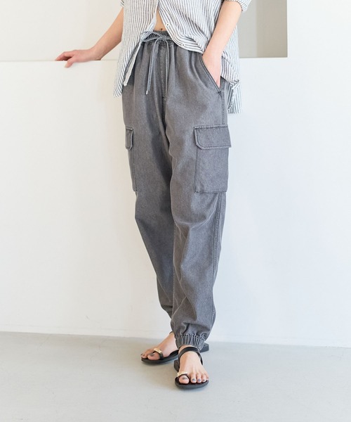 BAYFLOW（ベイフロー）の「[接触冷感付き]ライトオンスデニムカーゴパンツ（カーゴパンツ・レディース・ブラック/ブルー・SMALL/MEDIUM）」の7枚目の写真