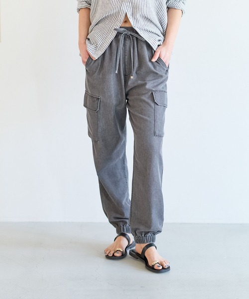 BAYFLOW（ベイフロー）の「[接触冷感付き]ライトオンスデニムカーゴパンツ（カーゴパンツ・レディース・ブラック/ブルー・SMALL/MEDIUM）」の8枚目の写真