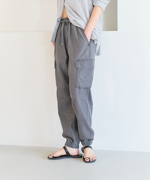 BAYFLOW（ベイフロー）の「[接触冷感付き]ライトオンスデニムカーゴパンツ（カーゴパンツ・レディース・ブラック/ブルー・SMALL/MEDIUM）」の9枚目の写真