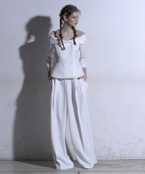 GREEDILOUS(グリディアス)の「ホワイトオフショルダージャケット(その他アウター・レディース・その他・S/M/L/XS)」の4枚目の写真