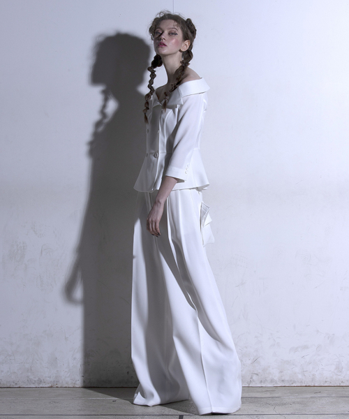 GREEDILOUS(グリディアス)の「ホワイトオフショルダージャケット(その他アウター・レディース・その他・S/M/L/XS)」の6枚目の写真