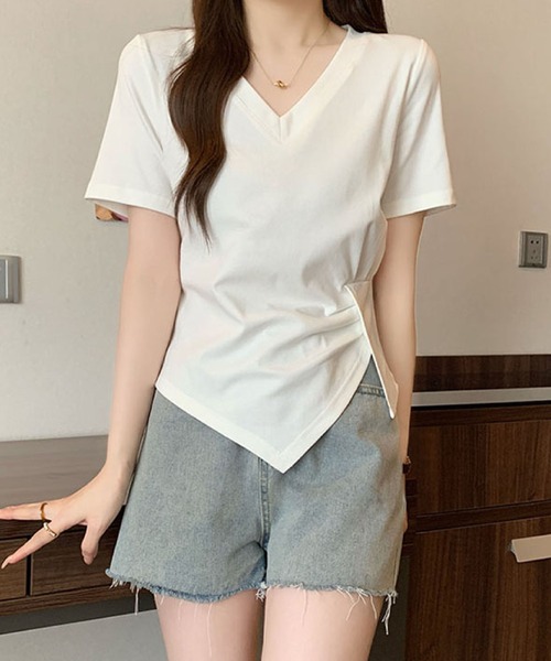 2ly2(トゥーリートゥー)の「Vネック サイドドレープトップス(Tシャツ/カットソー・レディース・ブルー/ピンク/ホワイト/ブラック・FREE)」の5枚目の写真
