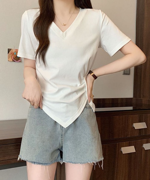 2ly2(トゥーリートゥー)の「Vネック サイドドレープトップス(Tシャツ/カットソー・レディース・ブルー/ピンク/ホワイト/ブラック・FREE)」の6枚目の写真