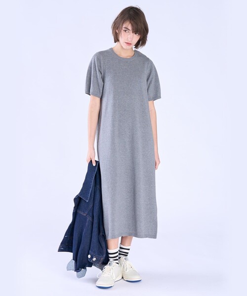 To b. by agnes b.(トゥービーバイアニエスベー)の「ショルダーボタン コットン 半袖 ニット ワンピース(ワンピース・レディース・ライトグレー・FREE)」の4枚目の写真