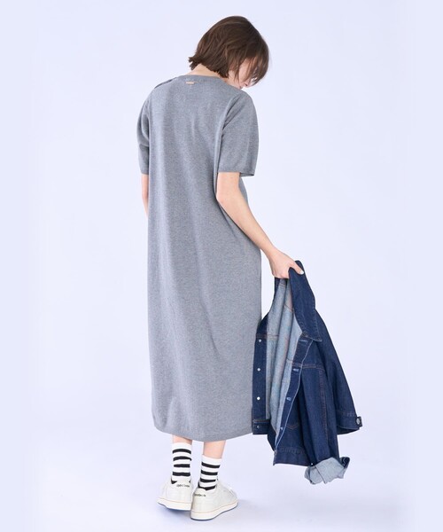 To b. by agnes b.(トゥービーバイアニエスベー)の「ショルダーボタン コットン 半袖 ニット ワンピース(ワンピース・レディース・ライトグレー・FREE)」の6枚目の写真