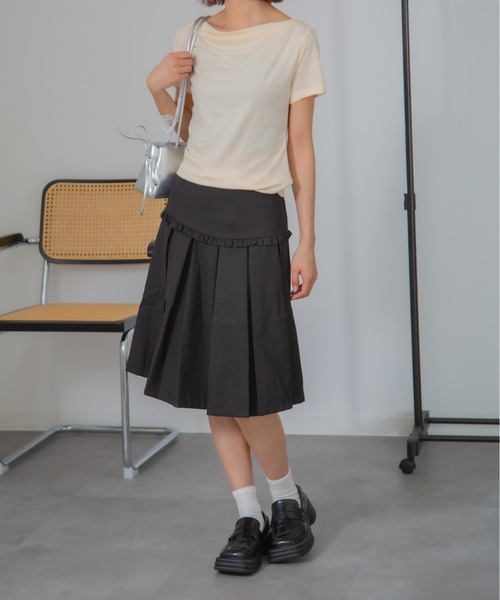 Chiina（チーナ）の「Chiina / ボックスプリーツ膝丈スカート（スカート・レディース・グレー/ホワイト/ブラック/ベージュ・SMALL/MEDIUM）」の3枚目の写真