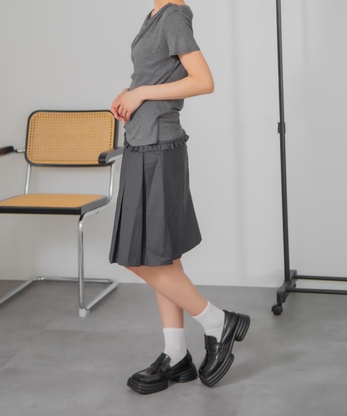 Chiina（チーナ）の「Chiina / ボックスプリーツ膝丈スカート（スカート・レディース・グレー/ホワイト/ブラック/ベージュ・SMALL/MEDIUM）」の15枚目の写真