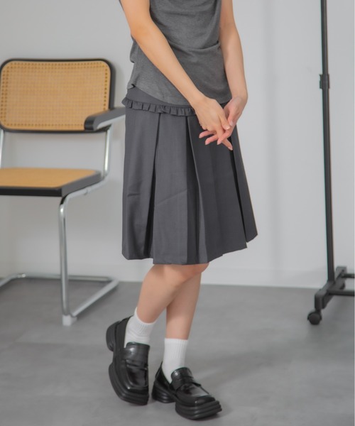 Chiina（チーナ）の「Chiina / ボックスプリーツ膝丈スカート（スカート・レディース・グレー/ホワイト/ブラック/ベージュ・SMALL/MEDIUM）」の17枚目の写真