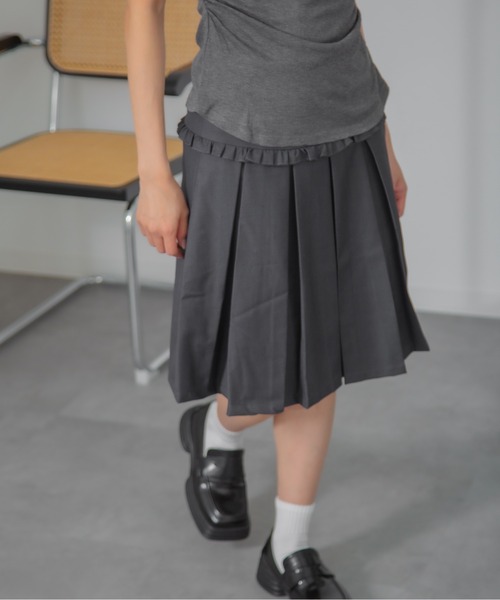 Chiina（チーナ）の「Chiina / ボックスプリーツ膝丈スカート（スカート・レディース・グレー/ホワイト/ブラック/ベージュ・SMALL/MEDIUM）」の19枚目の写真