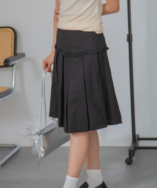 Chiina（チーナ）の「Chiina / ボックスプリーツ膝丈スカート（スカート・レディース・グレー/ホワイト/ブラック/ベージュ・SMALL/MEDIUM）」の12枚目の写真