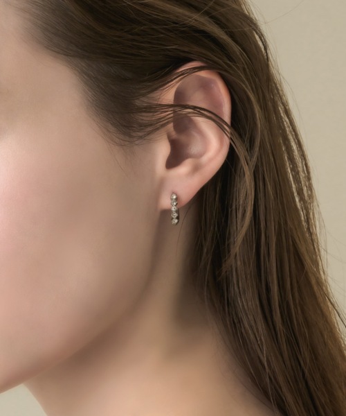 muku(ムク)の「PIERCE/ICE ZIRCONIA(ピアス(両耳用)・レディース・ゴールド/シルバー・FREE)」の3枚目の写真