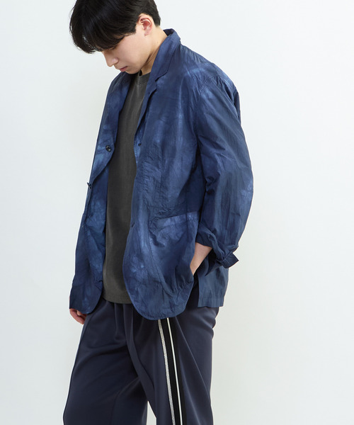 CONVERSE TOKYO(コンバーストウキョウ)の「TIE DYED NYLON TAILORED JACKET(テーラードジャケット・レディース・ブルー/ライトグレー/ブラック・MEDIUM/SMALL)」の3枚目の写真