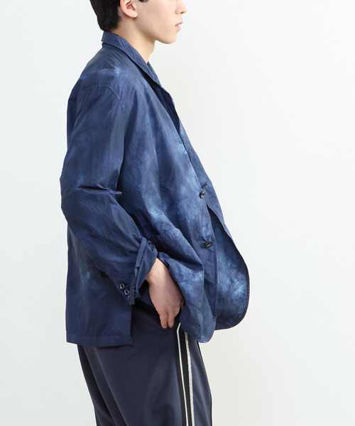 CONVERSE TOKYO(コンバーストウキョウ)の「TIE DYED NYLON TAILORED JACKET(テーラードジャケット・レディース・ブルー/ライトグレー/ブラック・MEDIUM/SMALL)」の20枚目の写真