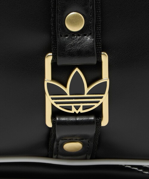 adidas Originals(アディダスオリジナルス)の「<adidas Originals>エアライナー エロンゲーテッド バッグ(ショルダーバッグ・レディース・ブラック・FREE)」の4枚目の写真