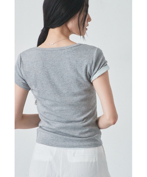 ANF.MUU(アンフムー)の「ヘンリーネックコンパクトT(Tシャツ/カットソー・レディース・グレー/ホワイト/ブラウン/レッド/ライトブルー・FREE)」の6枚目の写真
