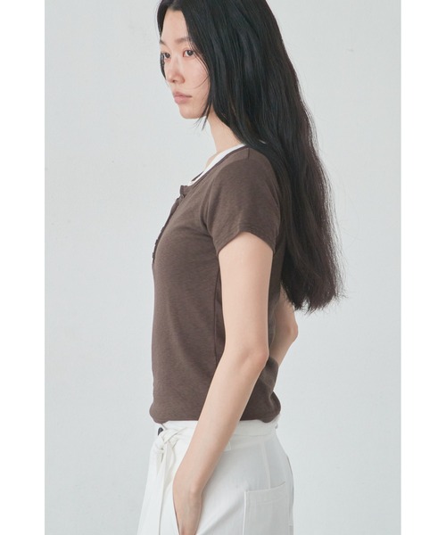 ANF.MUU(アンフムー)の「ヘンリーネックコンパクトT(Tシャツ/カットソー・レディース・グレー/ホワイト/ブラウン/レッド/ライトブルー・FREE)」の21枚目の写真