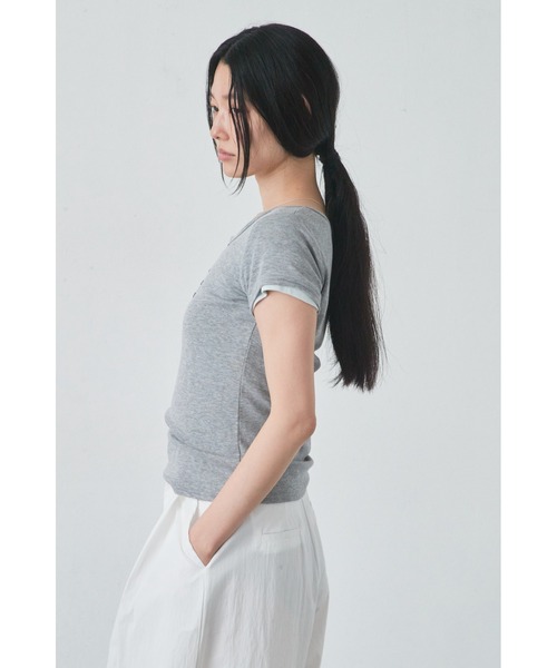 ANF.MUU(アンフムー)の「ヘンリーネックコンパクトT(Tシャツ/カットソー・レディース・グレー/ホワイト/ブラウン/レッド/ライトブルー・FREE)」の20枚目の写真
