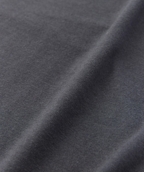 X-girl（エックスガール）の「RIBBONED HEM FADED LOGO S/S TEE（Tシャツ/カットソー・レディース・カモフラージュ/チャコール・ONE SIZE）」の3枚目の写真