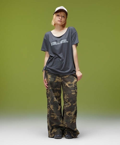 X-girl（エックスガール）の「RIBBONED HEM FADED LOGO S/S TEE（Tシャツ/カットソー・レディース・カモフラージュ/チャコール・ONE SIZE）」の13枚目の写真